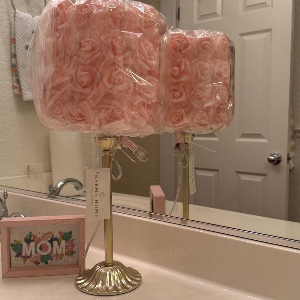 Cottage Core,Whimsical Soft Girl & Soft Boy Aesthetic
White & Pink Rose lamps 2 - Picture 1 of 15
